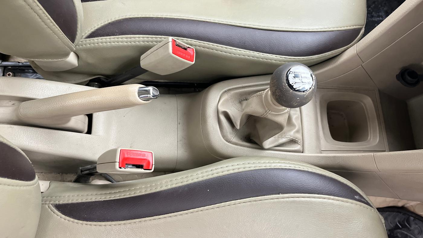 2015 Maruti Swift Dzire VXI, Petrol, Manual, 80,006 km, Gear Lever