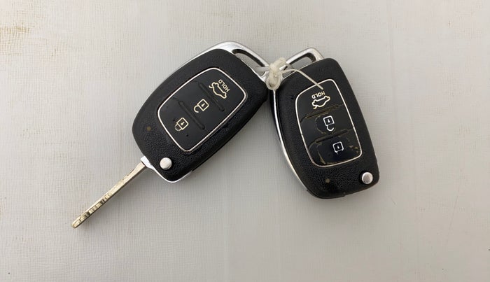 2014 Hyundai Xcent S 1.2, Petrol, Manual, 55,511 km, Key Close Up