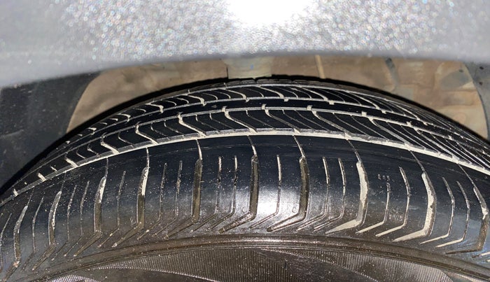 2022 Mahindra XUV300 W6 1.5 DIESEL AMT, Diesel, Automatic, 91,756 km, Right Front Tyre Tread