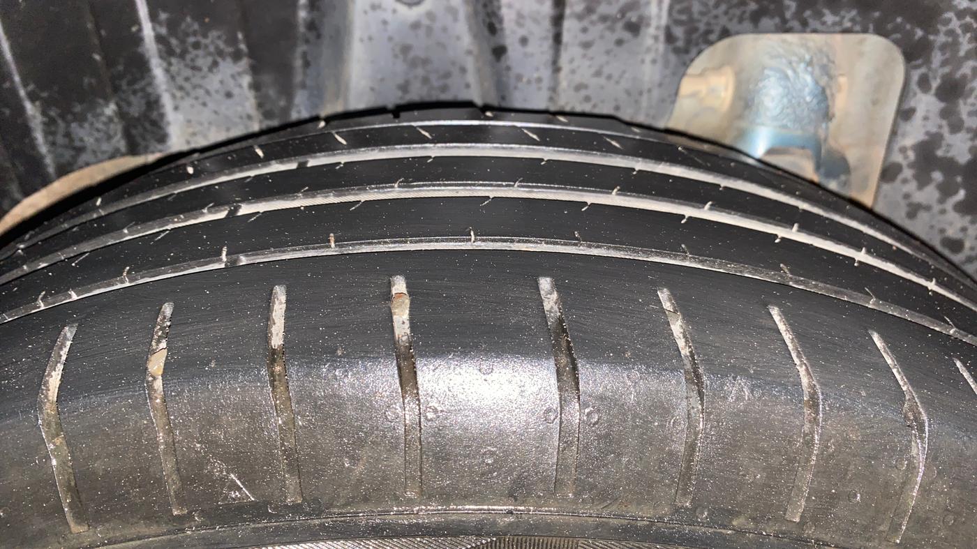 2022 Mahindra XUV300 W6 1.5 DIESEL AMT, Diesel, Automatic, 91,756 km, Right Rear Tyre Tread