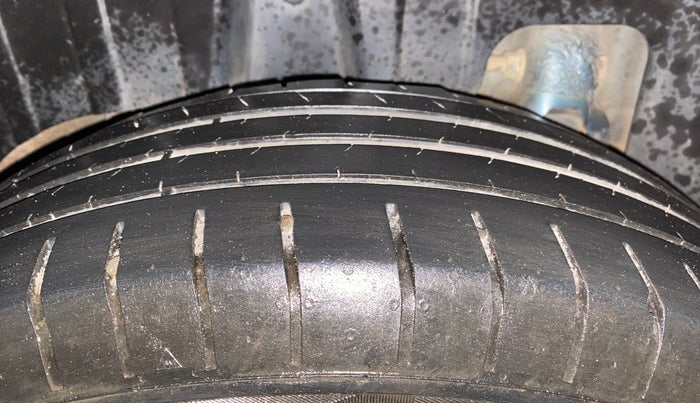 2022 Mahindra XUV300 W6 1.5 DIESEL AMT, Diesel, Automatic, 91,756 km, Right Rear Tyre Tread