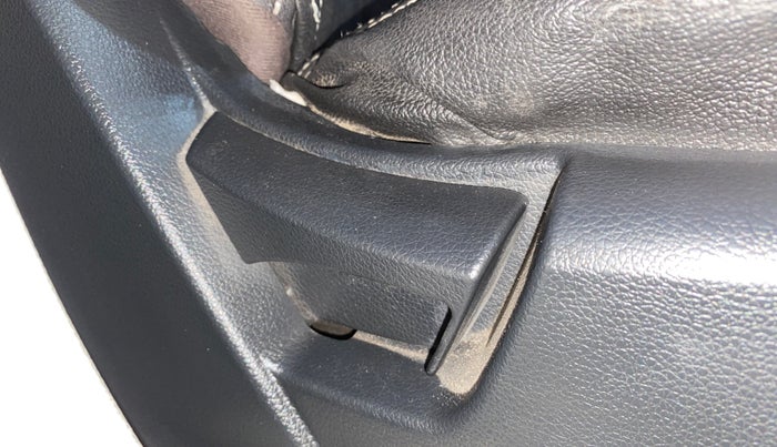 2022 Mahindra XUV300 W6 1.5 DIESEL AMT, Diesel, Automatic, 91,756 km, Driver Side Adjustment Panel