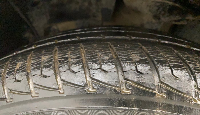 2018 Renault Duster RXS CVT, Petrol, Automatic, 27,281 km, Left Front Tyre Tread