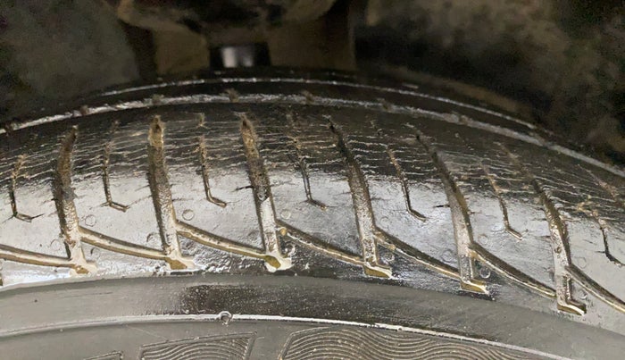 2018 Renault Duster RXS CVT, Petrol, Automatic, 27,281 km, Right Front Tyre Tread