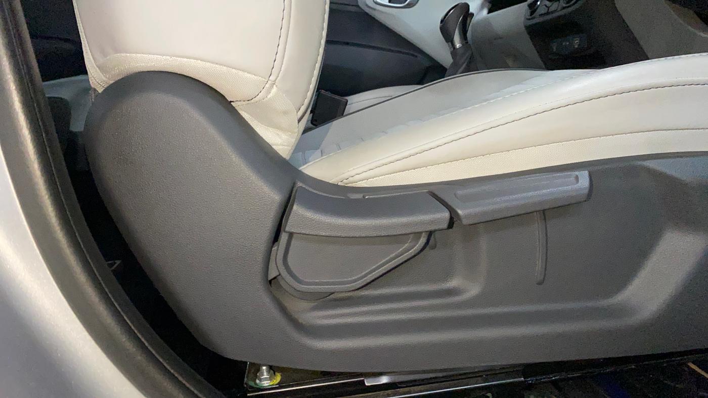 2023 Hyundai GRAND I10 NIOS SPORTZ EXECUTIVE AMT 1.2 KAPPA VTVT, Petrol, Automatic, 5,518 km, Driver Side Adjustment Panel