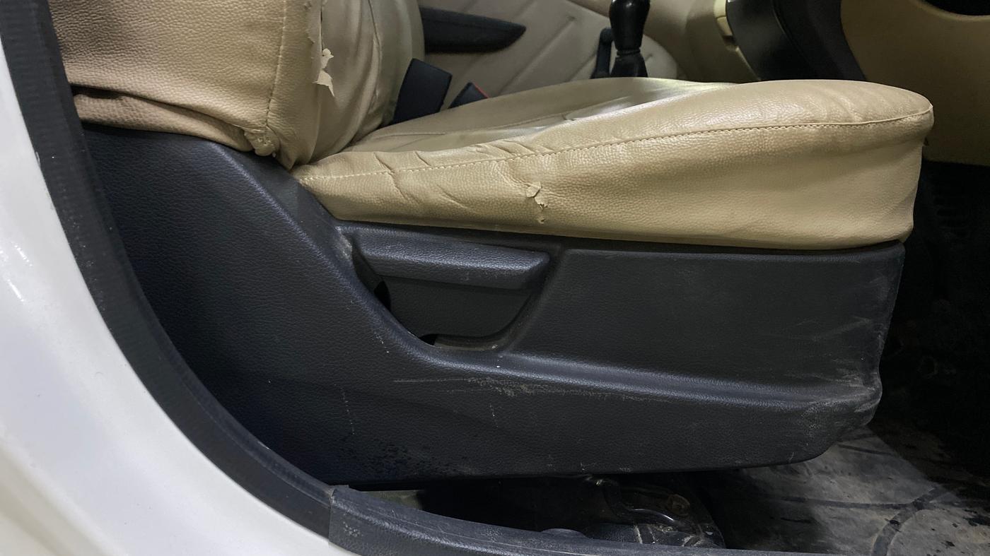 2018 Hyundai Eon D-LITE+, Petrol, Manual, 57,217 km, Driver Side Adjustment Panel