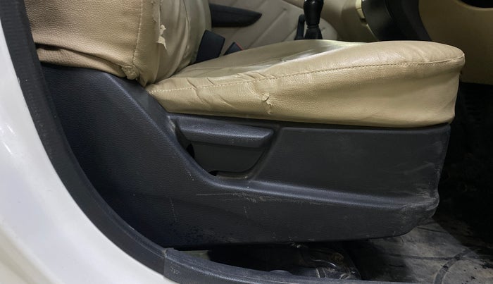 2018 Hyundai Eon D-LITE+, Petrol, Manual, 57,217 km, Driver Side Adjustment Panel