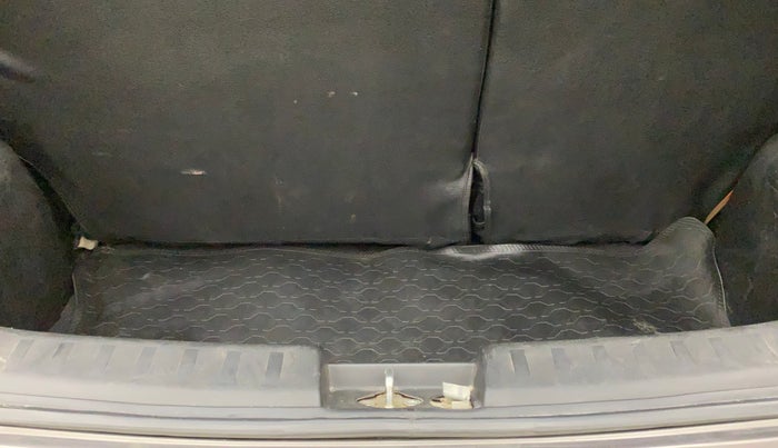 2015 Maruti Swift VXI, Petrol, Manual, 52,486 km, Boot Inside
