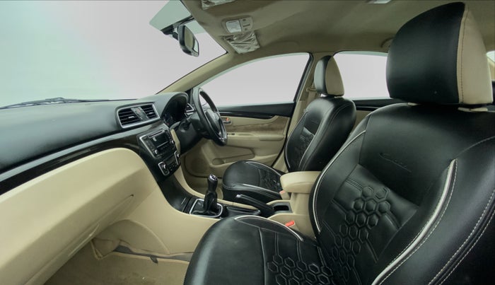 2017 Maruti Ciaz DELTA 1.3 DDIS SHVS, Diesel, Manual, 63,431 km, Right Side Front Door Cabin