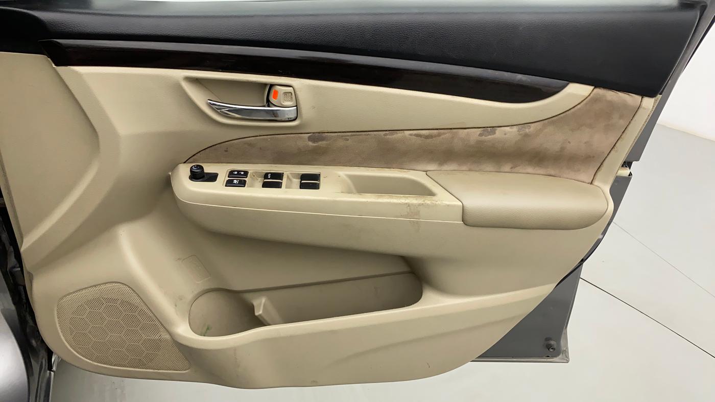 2017 Maruti Ciaz DELTA 1.3 DDIS SHVS, Diesel, Manual, 63,431 km, Driver Side Door Panels Control