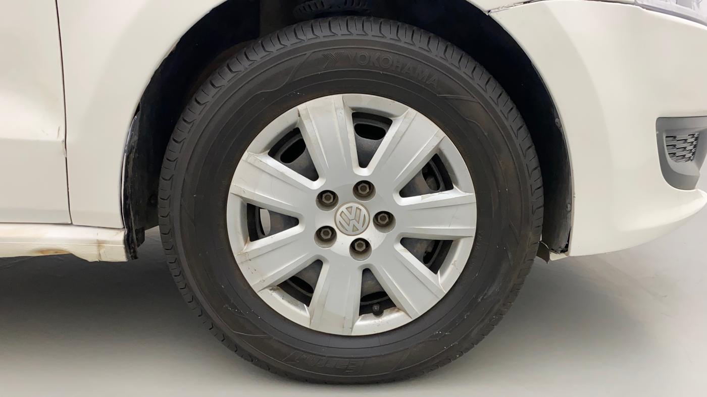 2012 Volkswagen Polo COMFORTLINE 1.2L PETROL, Petrol, Manual, 1,08,765 km, Right Front Wheel