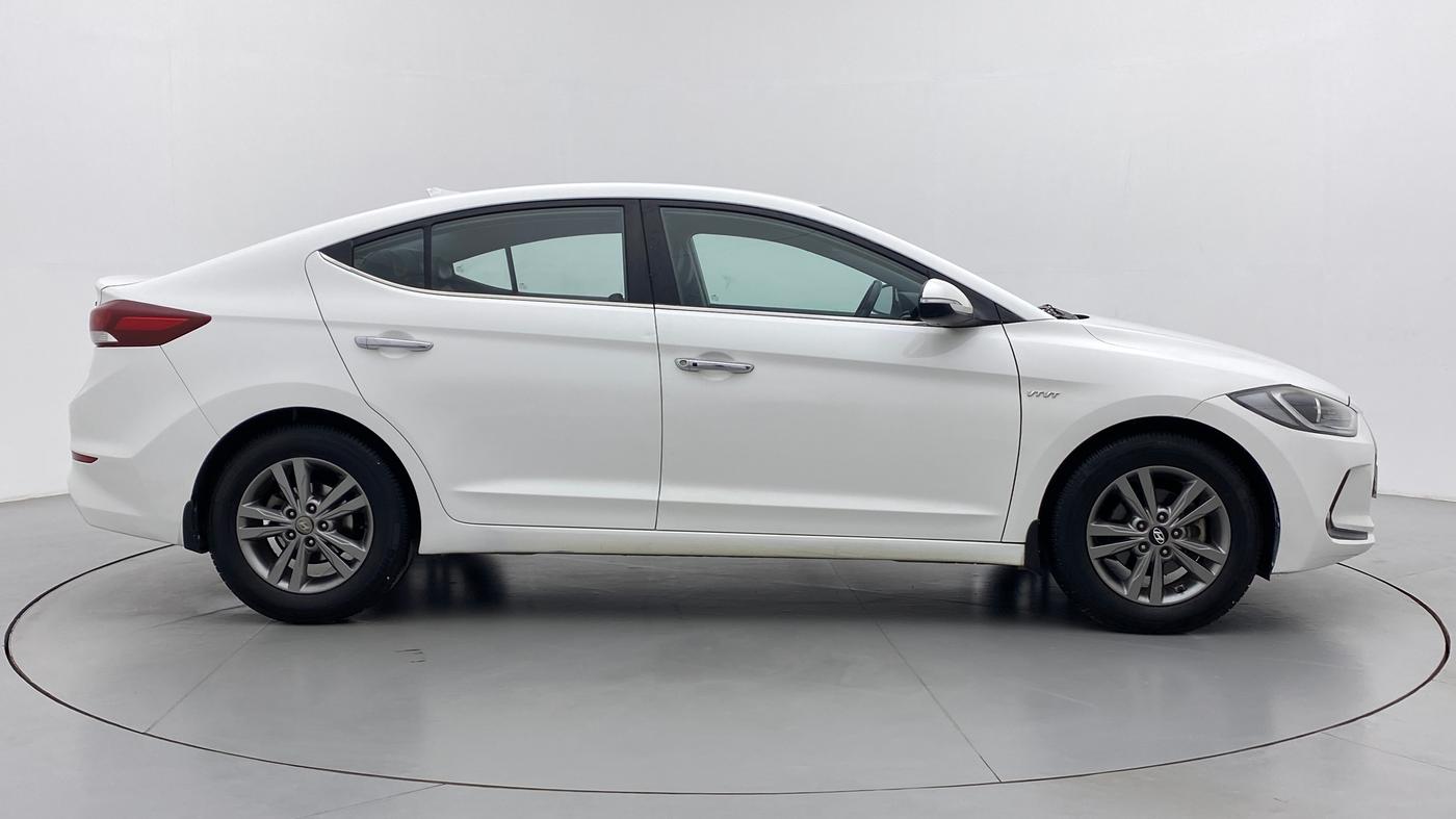 2016 Hyundai New Elantra 2.0 SX (O) MT, Petrol, Manual, 64,808 km, Right Side View