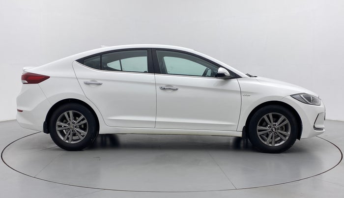 2016 Hyundai New Elantra 2.0 SX (O) MT, Petrol, Manual, 64,808 km, Right Side View