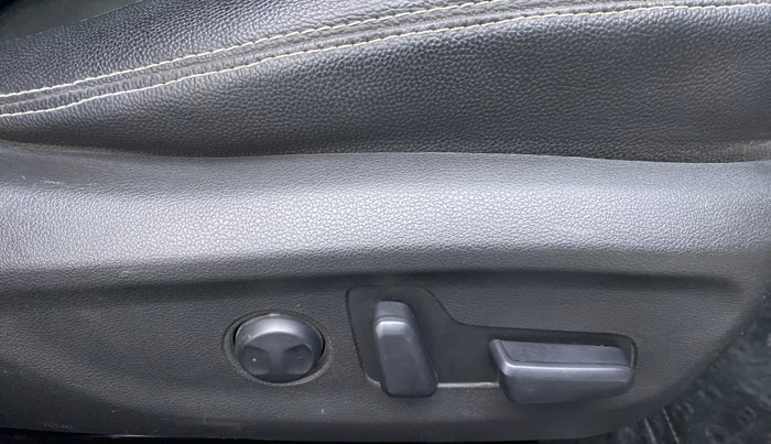 2016 Hyundai New Elantra 2.0 SX (O) MT, Petrol, Manual, 64,808 km, Driver Side Adjustment Panel
