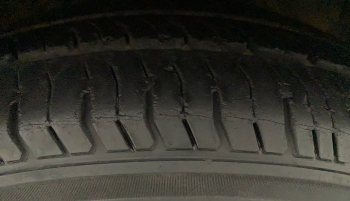 2013 Hyundai i10 SPORTZ 1.2, Petrol, Manual, 72,416 km, Right Front Tyre Tread