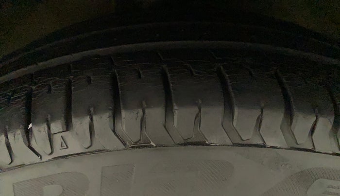 2013 Hyundai i10 SPORTZ 1.2, Petrol, Manual, 72,416 km, Left Front Tyre Tread