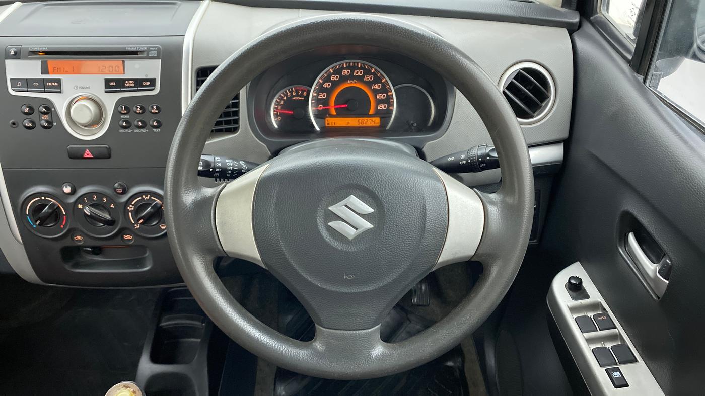 2011 Maruti Wagon R 1.0 VXI, Petrol, Manual, 58,497 km, Steering Wheel Close Up