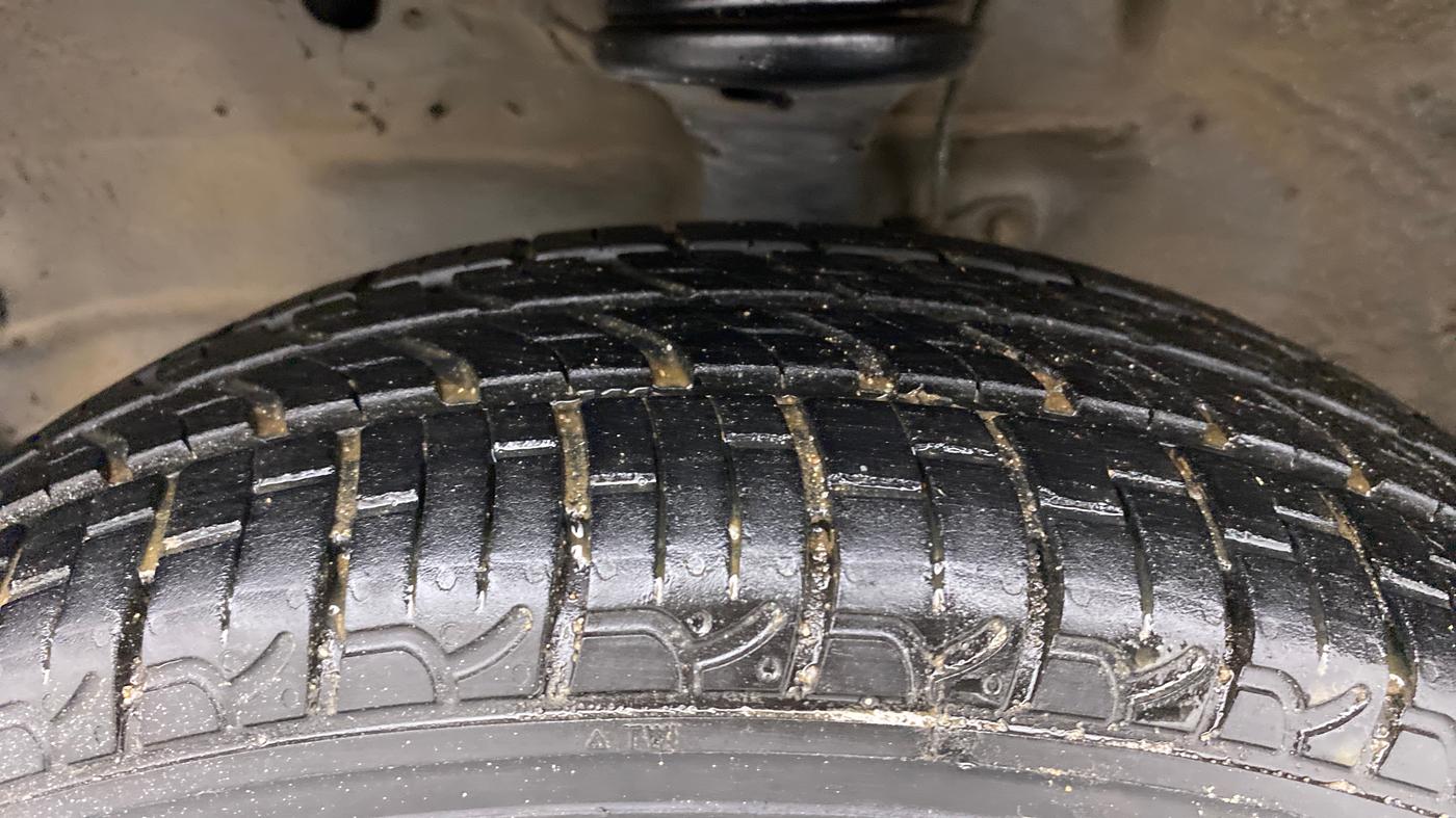 2011 Maruti Wagon R 1.0 VXI, Petrol, Manual, 58,497 km, Left Front Tyre Tread