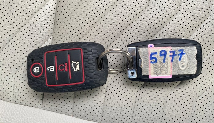 2021 KIA SONET HTX PLUS 1.0 IMT, Petrol, Manual, 50,123 km, Key Close Up