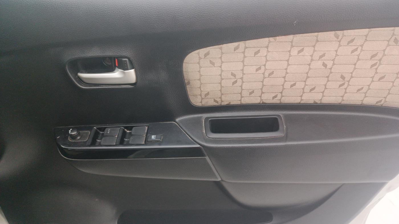 2017 Maruti Wagon R 1.0 VXI+, Petrol, Manual, 70,030 km, Driver Side Door Panels Control