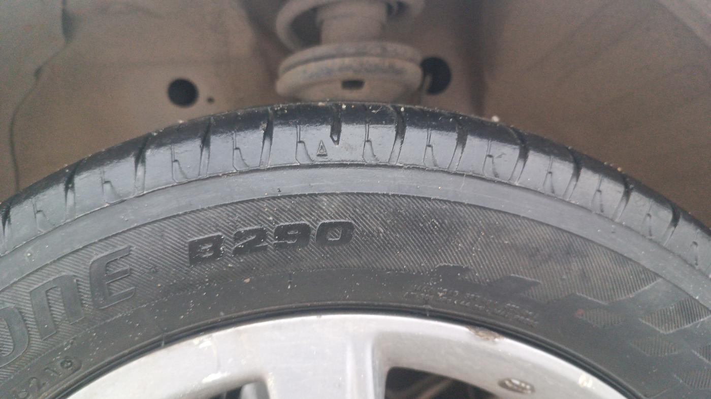 2017 Maruti Wagon R 1.0 VXI+, Petrol, Manual, 70,030 km, Left Front Tyre Tread