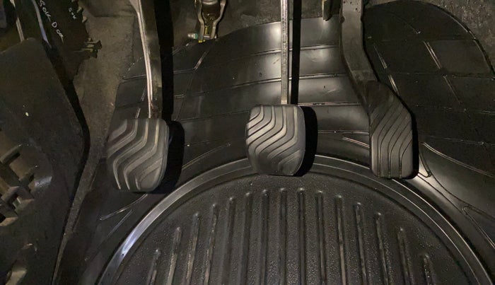 2019 Renault Kwid RXT 1.0 (O), Petrol, Manual, 35,610 km, Pedals