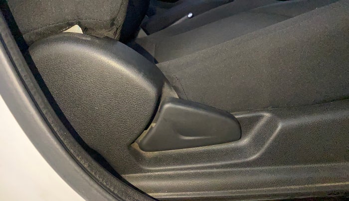 2019 Renault Kwid RXT 1.0 (O), Petrol, Manual, 35,610 km, Driver Side Adjustment Panel