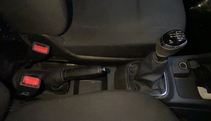 2019 Renault Kwid RXT 1.0 (O), Petrol, Manual, 35,610 km, Gear Lever