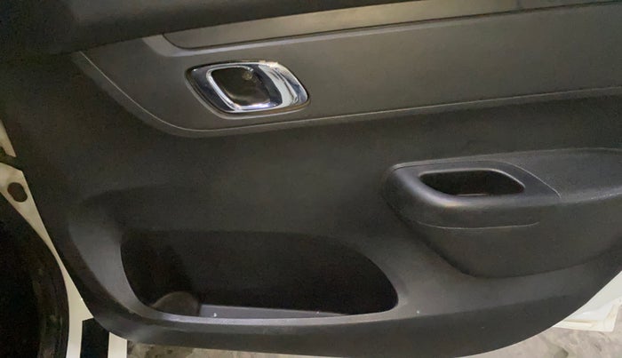 2019 Renault Kwid RXT 1.0 (O), Petrol, Manual, 35,610 km, Driver Side Door Panels Control