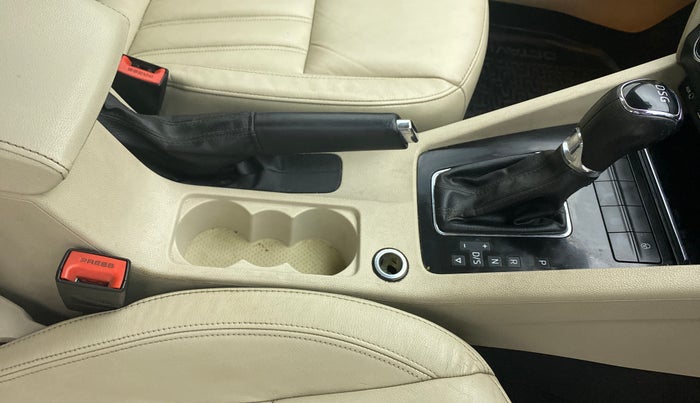 2018 Skoda Octavia LK 1.8 TSI AT, Petrol, Automatic, 62,595 km, Gear Lever
