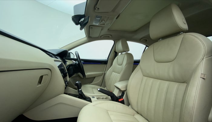 2018 Skoda Octavia LK 1.8 TSI AT, Petrol, Automatic, 62,595 km, Right Side Front Door Cabin