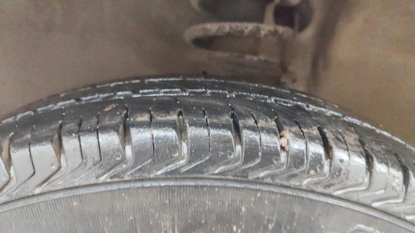 2019 Maruti Alto 800 VXI, Petrol, Manual, 74,862 km, Left Front Tyre Tread