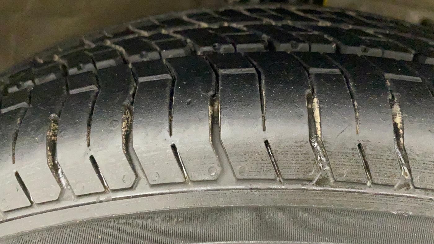 2014 Maruti Ertiga VXI ABS, Petrol, Manual, 57,584 km, Right Front Tyre Tread