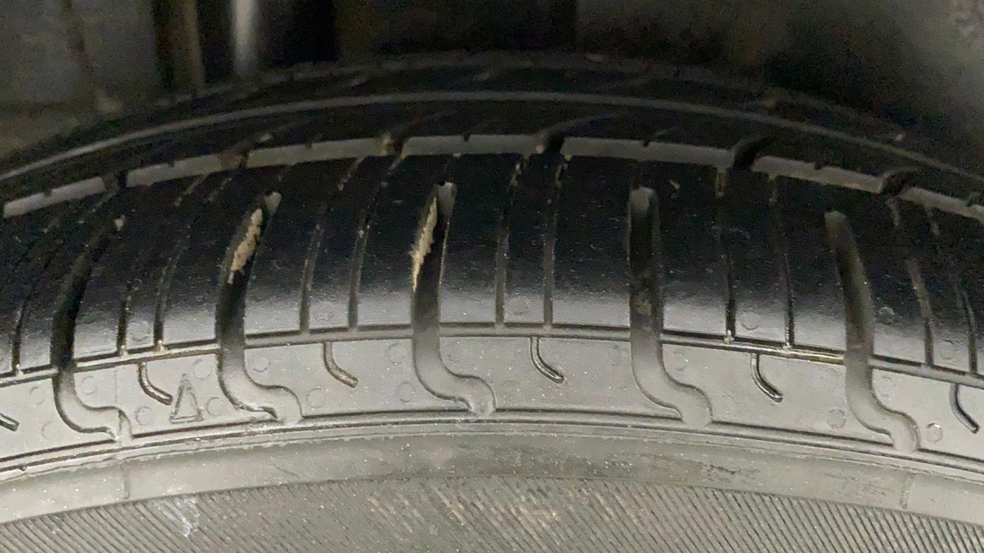 2014 Maruti Ertiga VXI ABS, Petrol, Manual, 57,584 km, Right Rear Tyre Tread