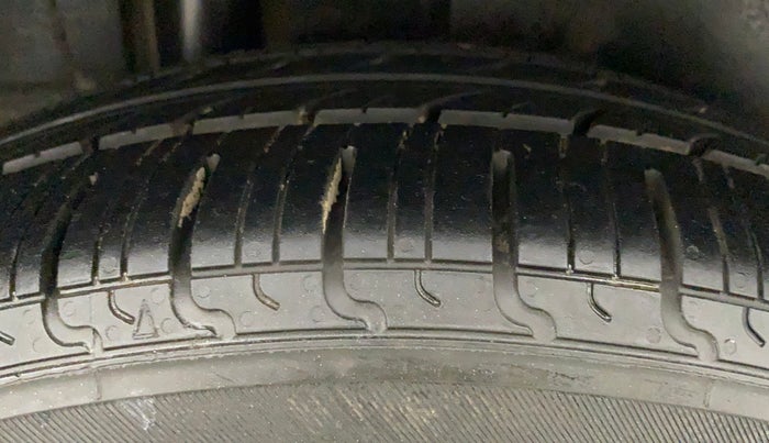 2014 Maruti Ertiga VXI ABS, Petrol, Manual, 57,584 km, Right Rear Tyre Tread