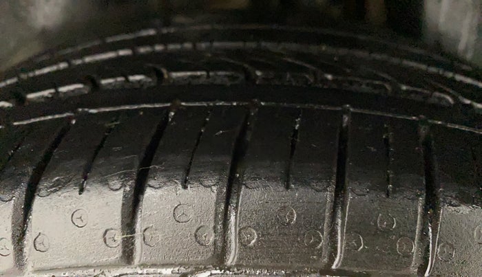 2016 Maruti Ciaz ZDI+ SHVS RS, Diesel, Manual, 1,06,807 km, Left Rear Tyre Tread