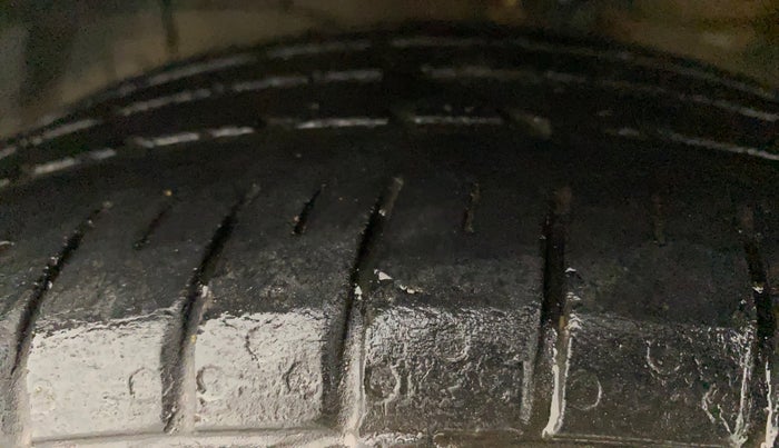 2016 Maruti Ciaz ZDI+ SHVS RS, Diesel, Manual, 1,06,807 km, Left Front Tyre Tread
