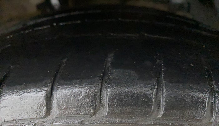 2016 Maruti Ciaz ZDI+ SHVS RS, Diesel, Manual, 1,06,807 km, Right Front Tyre Tread