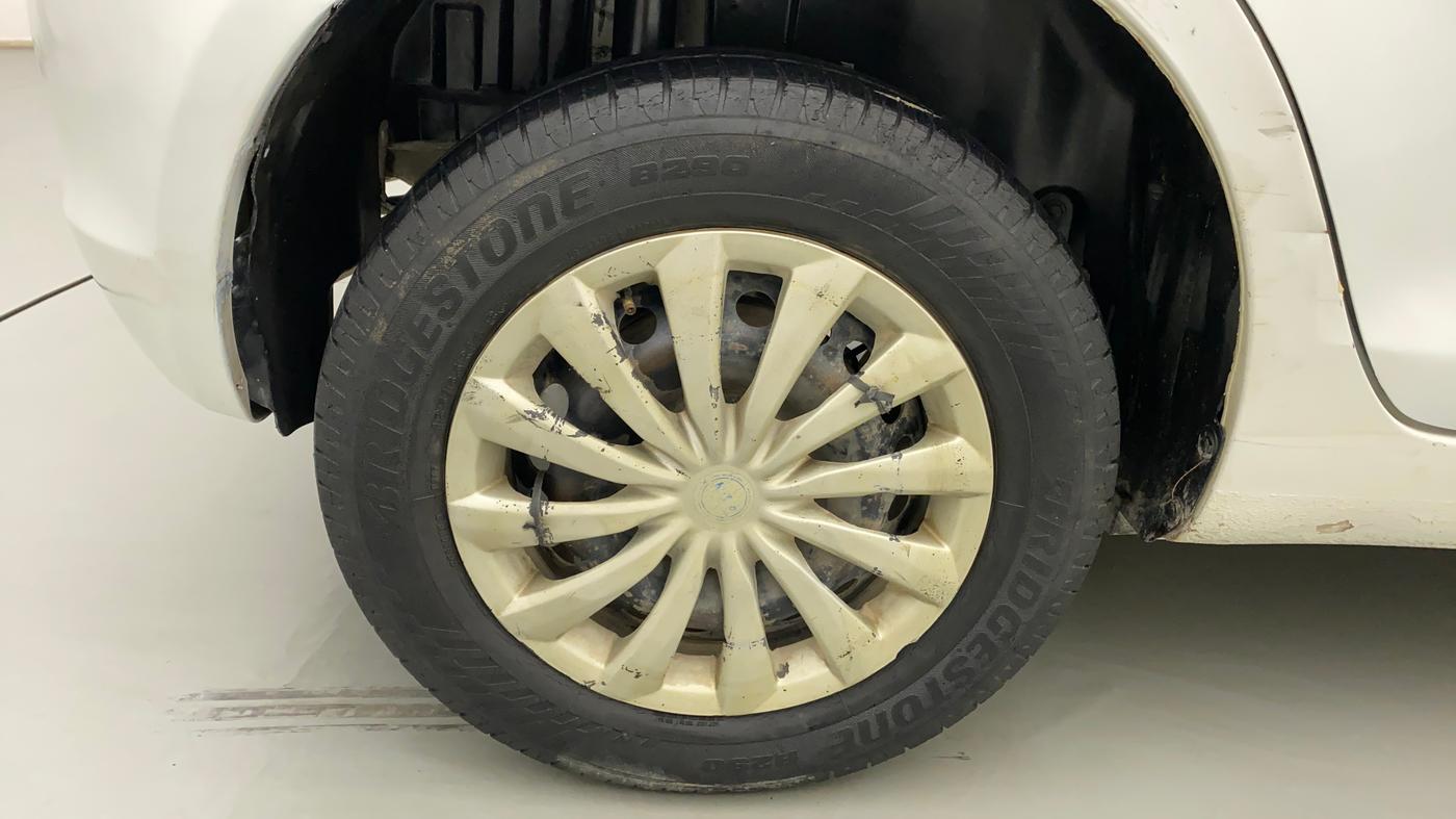2016 Maruti Swift LXI (O), Petrol, Manual, 78,627 km, Right Rear Wheel