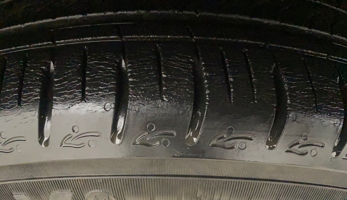 2021 Hyundai GRAND I10 NIOS ASTA AMT 1.2 KAPPA VTVT, Petrol, Automatic, 15,725 km, Right Front Tyre Tread