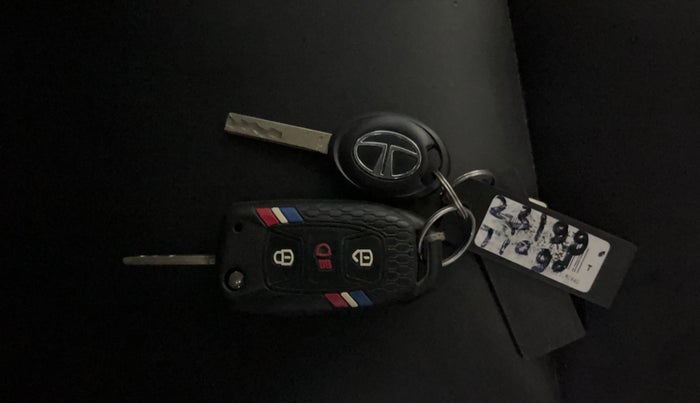 2023 Tata Tiago XT CNG, CNG, Manual, 56,329 km, Key Close Up