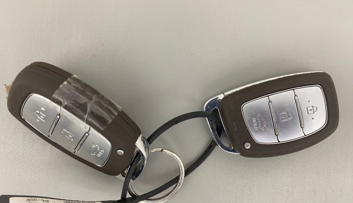 2021 Hyundai AURA SX 1.2, Petrol, Manual, 21,246 km, Key Close Up