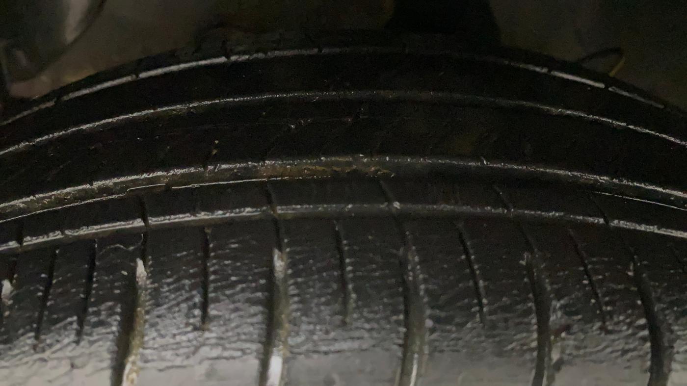 2021 Hyundai AURA SX 1.2, Petrol, Manual, 21,246 km, Left Front Tyre Tread
