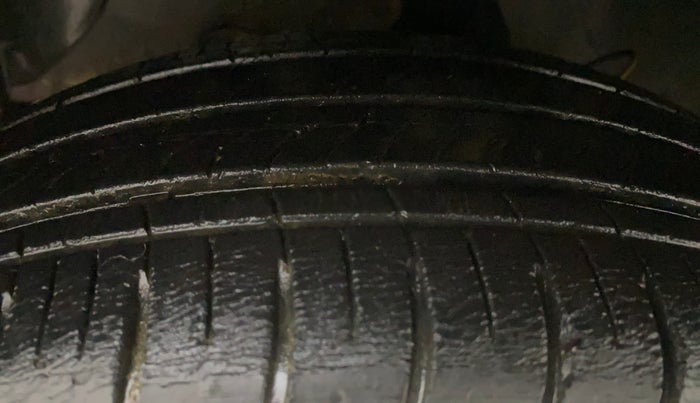 2021 Hyundai AURA SX 1.2, Petrol, Manual, 21,246 km, Left Front Tyre Tread