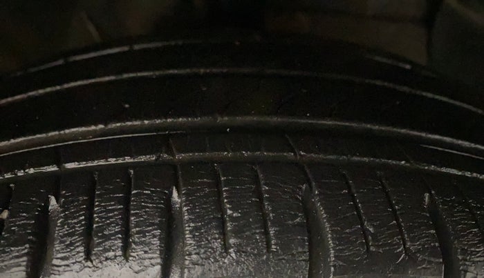 2021 Hyundai AURA SX 1.2, Petrol, Manual, 21,246 km, Right Front Tyre Tread