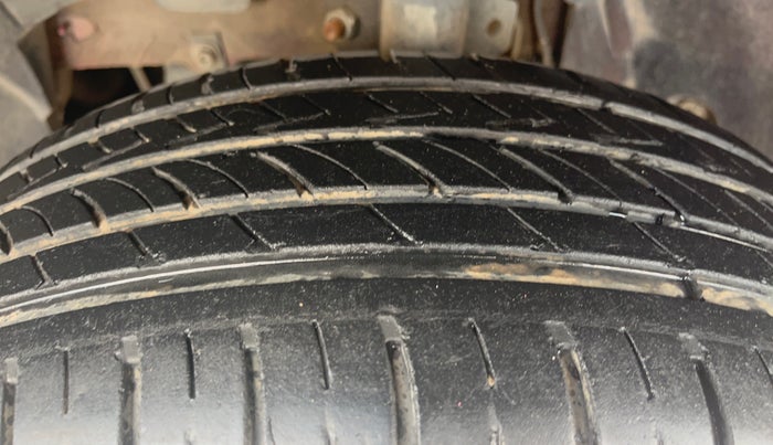 2014 Nissan Terrano XL (D), Diesel, Manual, 1,37,534 km, Left Front Tyre Tread