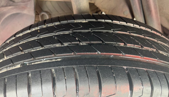 2014 Nissan Terrano XL (D), Diesel, Manual, 1,37,534 km, Right Rear Tyre Tread