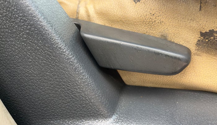 2014 Nissan Terrano XL (D), Diesel, Manual, 1,37,534 km, Driver Side Adjustment Panel