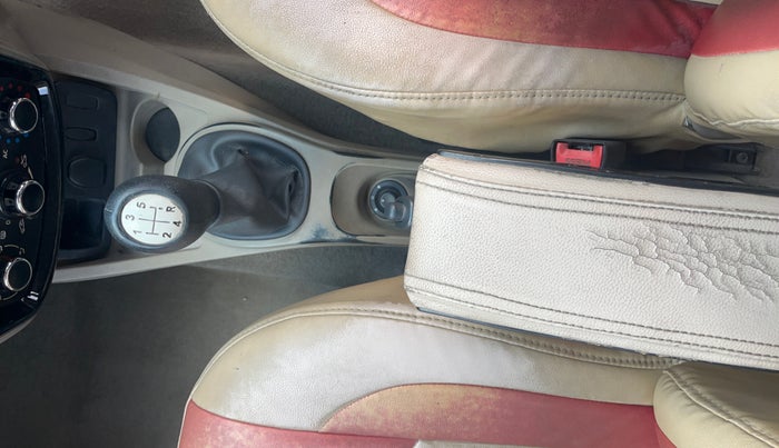 2014 Nissan Terrano XL (D), Diesel, Manual, 1,37,534 km, Gear Lever