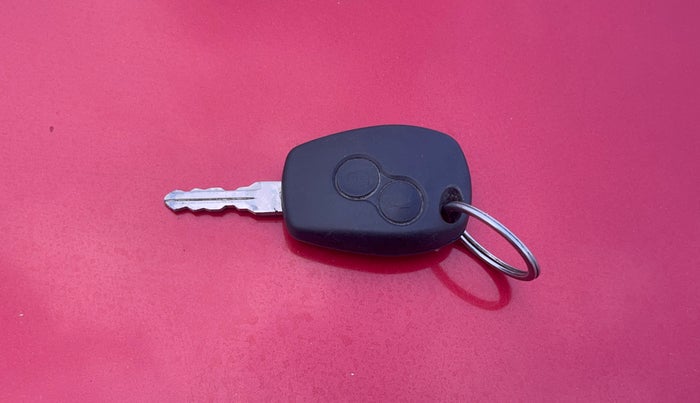 2014 Nissan Terrano XL (D), Diesel, Manual, 1,37,534 km, Key Close Up